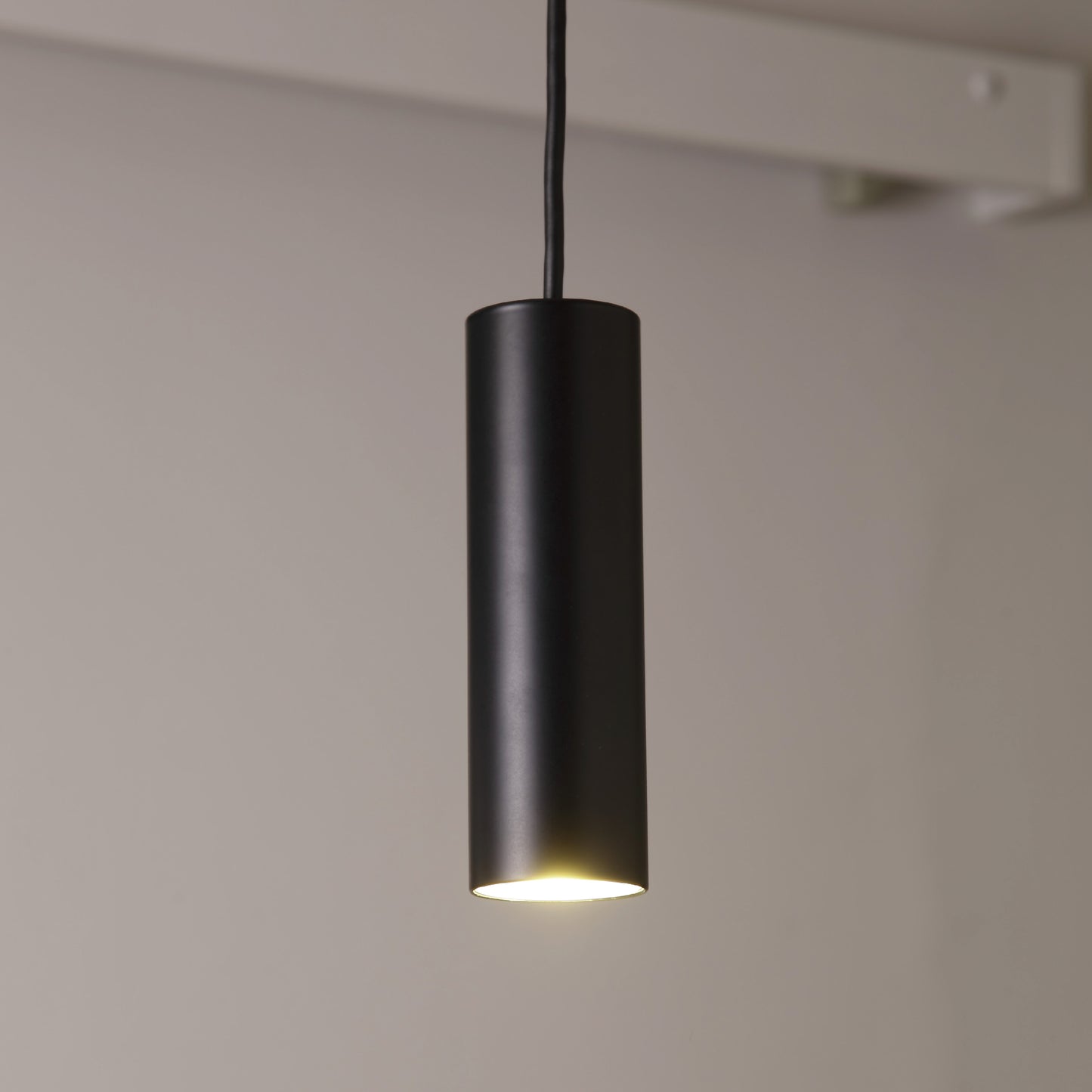 シンプル ミニマルデザイン 円筒ペンダントライト 直径5.5cm 電球色 MPN04 MPN05 引掛シーリング/ダクトプラグ【ペンダントライト】