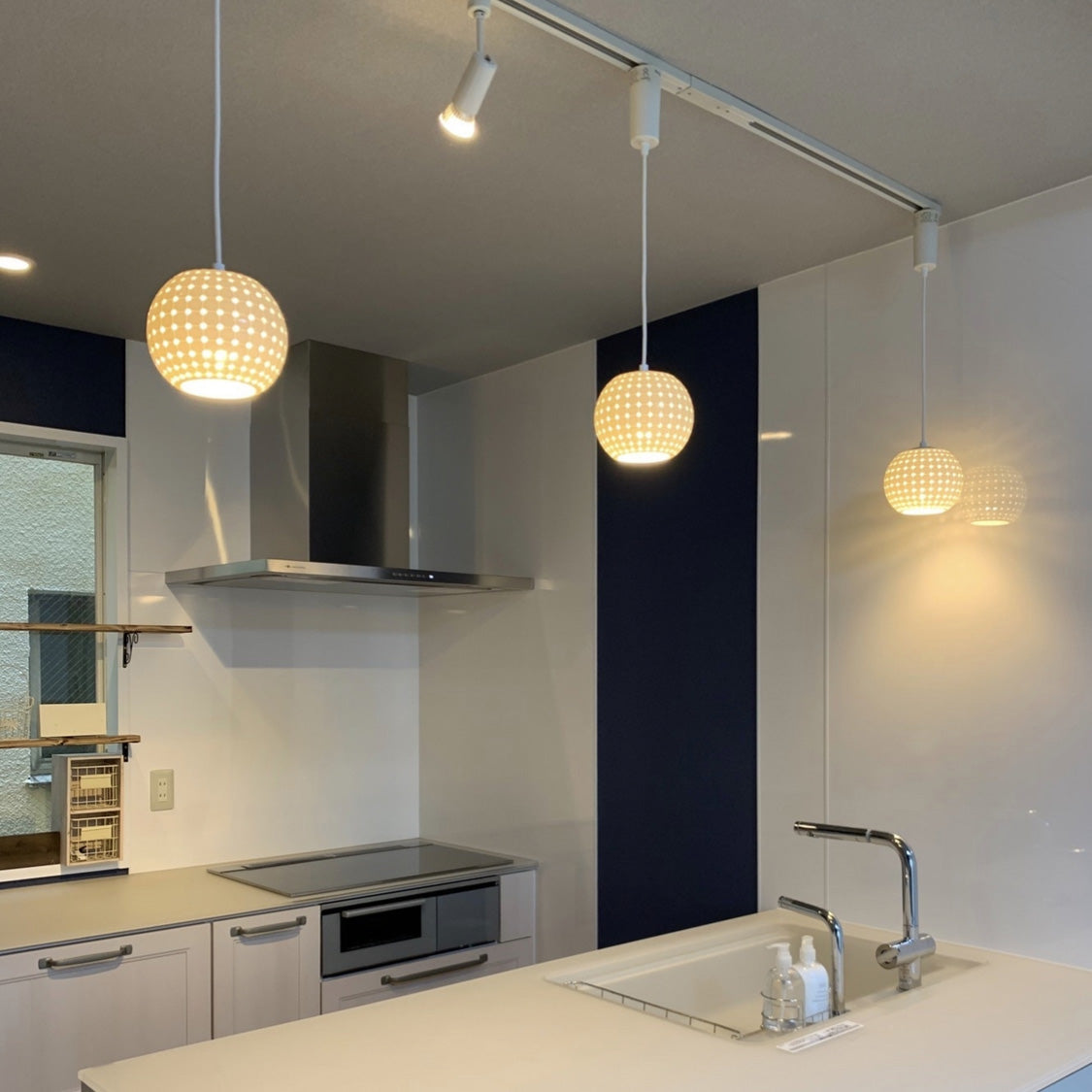 細かい模様が個性的 磁器ペンダントライト 引掛シーリング MPN18 ダクトプラグ レール MPN18D【ペンダントライト】