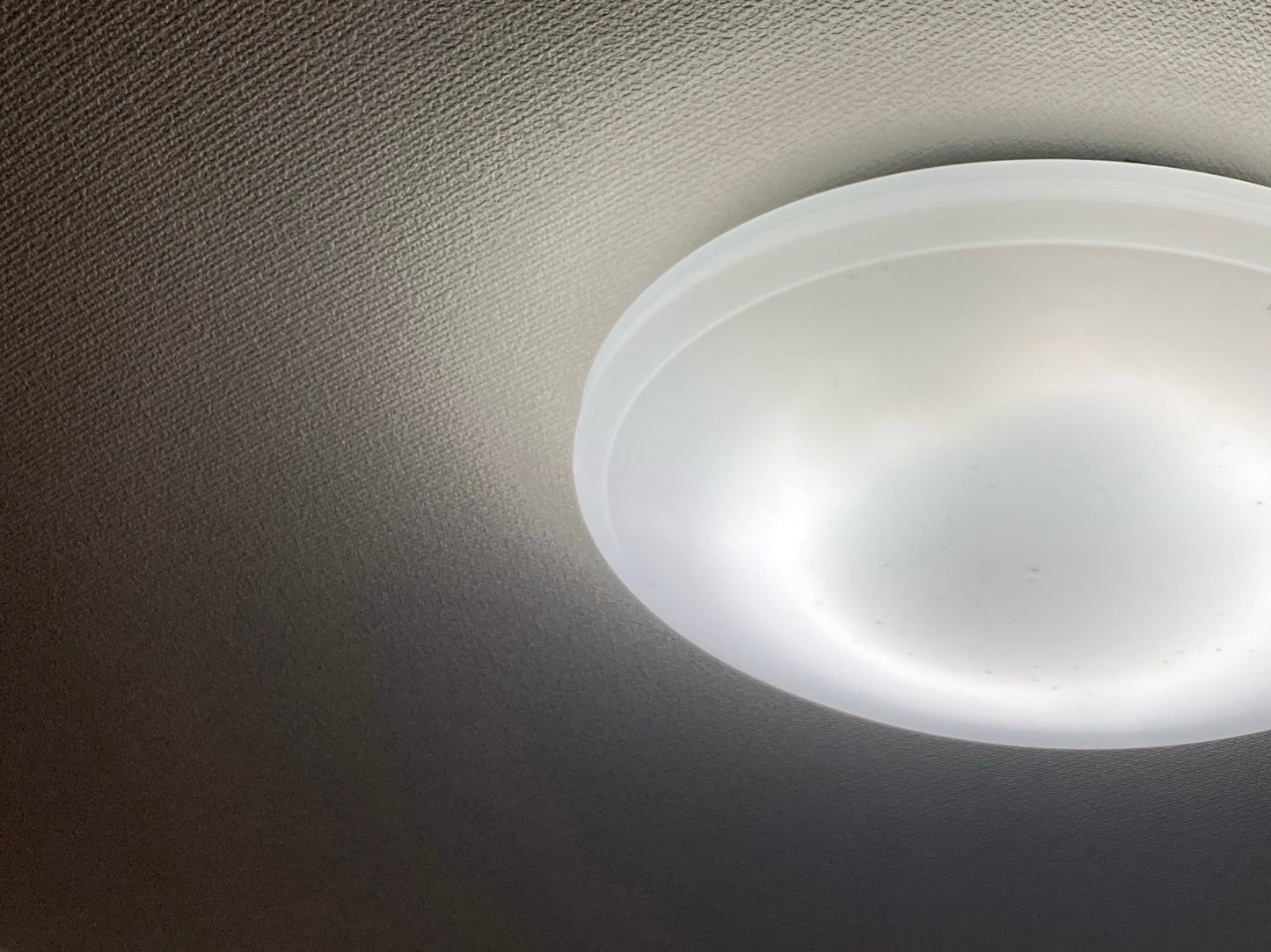 LED調光ライトとは？種類やメリット、調色機能との違い、選び方を解説