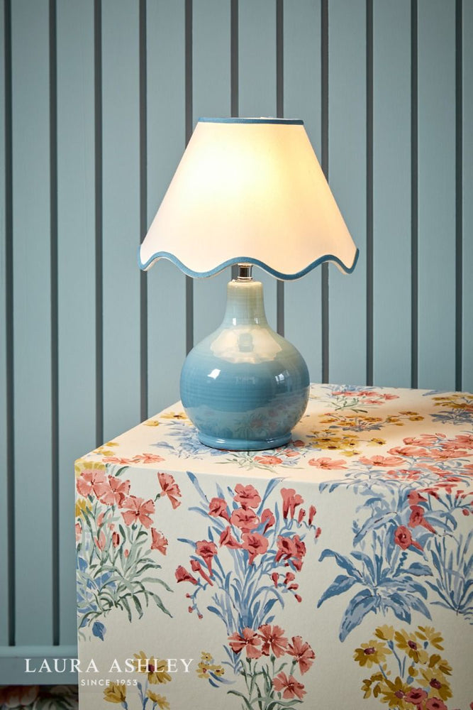 
                      
                        【新商品／8月末出荷】LAURA ASHLEY ローラアシュレイ テーブルスタンド GST021A 青 GST021R 赤
                      
                    