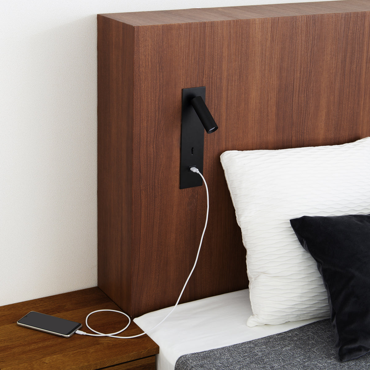 USBポート付きリーディングライト(読書灯) MBK008｜リーディングライト