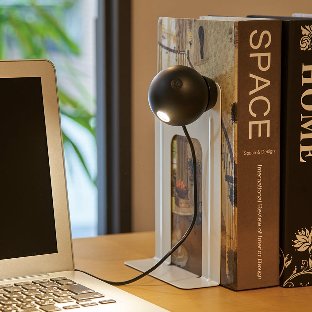 持ち運びOK ぴたっとLED リーディングライト 読書灯 デスクライト 球状 黒・白 MBK039 MBK040 【梱包60サイズ】【読書灯】